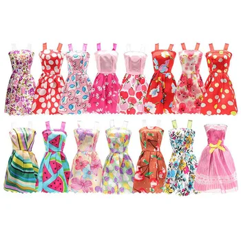 Brezplačna dostava Ročno izdelan Modni 10 kosov/set = Random 10Pcs/Set Barbies Punčko Oblačila Dodatki